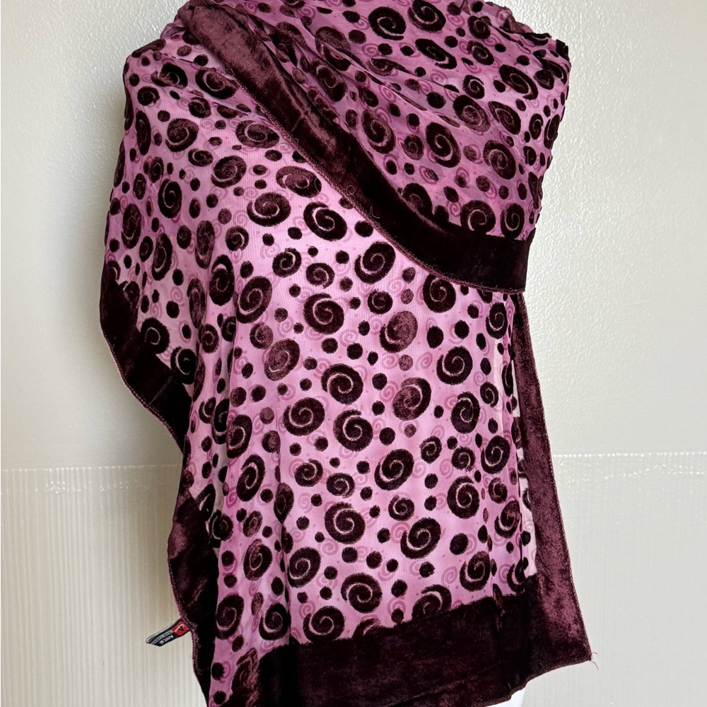 AMTAL || Magenta Pink and Swirl Velvet Patterned Scarf. Sz. OS